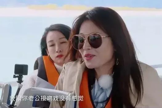 伟却嫌弃嘴里烟味太重于和伟：我是被迫的ayx爱游戏app刘涛醉酒后强吻于和